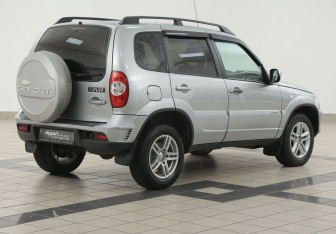 Подержанный автомобиль Chevrolet Niva 2015 года (4 фото)