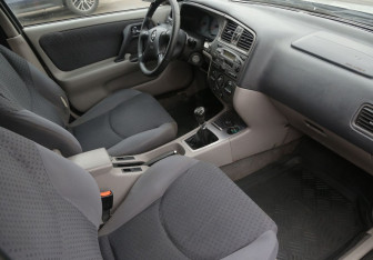 Подержанный автомобиль Nissan Primera Sedan 2001 года (9 фото)