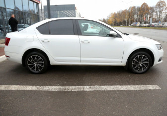 Подержанный автомобиль Skoda Octavia Liftback 2017 года (7 фото)