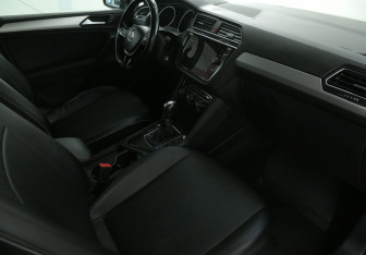 Подержанный автомобиль Volkswagen Tiguan 2019 года (9 фото)