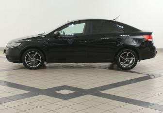 Подержанный автомобиль Kia Cerato Sedan 2010 года (7 фото)