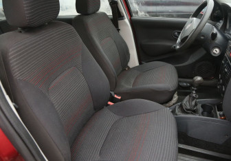 Подержанный автомобиль Fiat Albea 2010 года (10 фото)