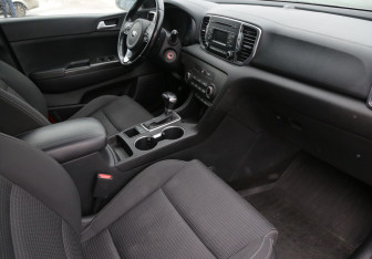 Подержанный автомобиль Kia Sportage 2016 года (9 фото)