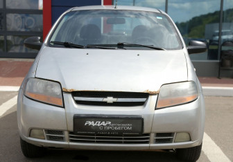 Подержанный автомобиль Chevrolet Aveo Sedan 2005 года (2 фото)