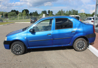 Подержанный автомобиль Renault Logan Sedan 2005 года (4 фото)
