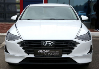 Подержанный автомобиль Hyundai Sonata 2021 года (2 фото)
