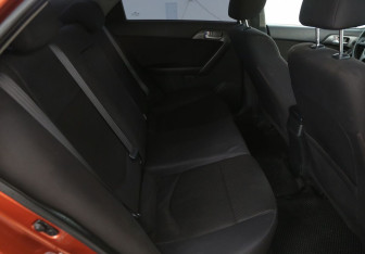 Подержанный автомобиль Kia Cerato Sedan 2010 года (11 фото)