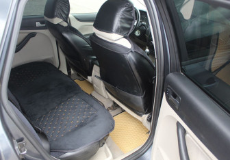 Подержанный автомобиль Ford Focus Wagon 2006 года (12 фото)
