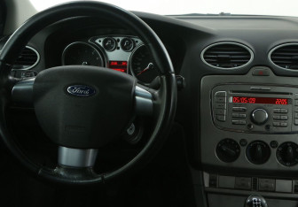 Подержанный автомобиль Ford Focus Hatchback 2009 года (14 фото)