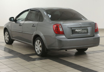 Подержанный автомобиль Daewoo Gentra Sedan 2013 года (2 фото)