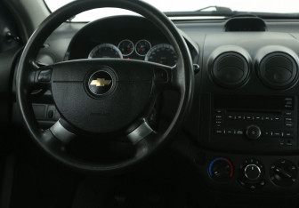 Подержанный автомобиль Chevrolet Aveo Hatchback 2010 года (14 фото)