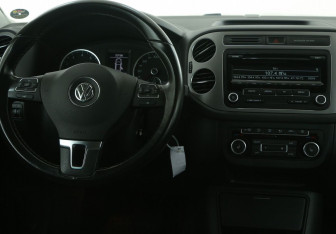 Подержанный автомобиль Volkswagen Tiguan 2015 года (14 фото)