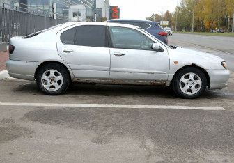 Подержанный автомобиль Nissan Primera Sedan 2001 года (7 фото)