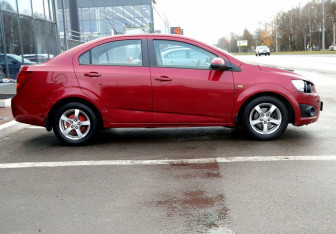 Подержанный автомобиль Chevrolet Aveo Sedan 2013 года (7 фото)