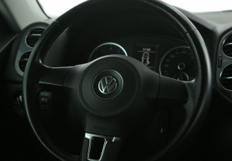 Подержанный автомобиль Volkswagen Tiguan 2012 года (16 фото)