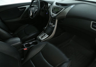 Подержанный автомобиль Hyundai Elantra Sedan 2011 года (9 фото)