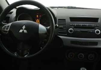 Подержанный автомобиль Mitsubishi Lancer Sedan 2007 года (14 фото)
