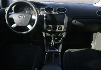 Подержанный автомобиль Ford Focus Wagon 2006 года (12 фото)