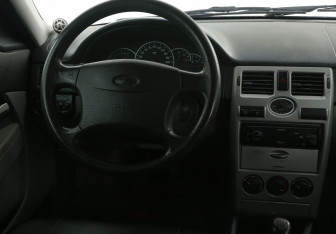 Подержанный автомобиль LADA (ВАЗ) Priora Hatchback 2009 года (14 фото)