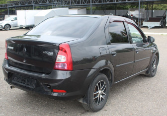 Подержанный автомобиль Renault Logan Sedan 2010 года (7 фото)