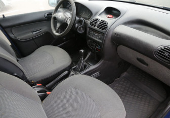 Подержанный автомобиль Peugeot 206 Sedan 2009 года (9 фото)