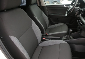 Подержанный автомобиль Skoda Rapid Liftback 2020 года (10 фото)