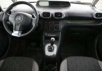 Подержанный автомобиль Citroen C3 Picasso 2013 года (12 фото)