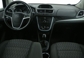 Подержанный автомобиль Opel Mokka 2012 года (12 фото)