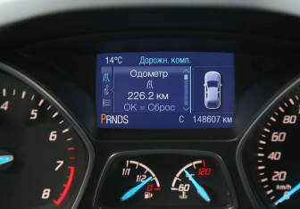Подержанный автомобиль Ford Kuga 2013 года (21 фото)