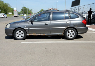 Подержанный автомобиль Kia Rio Wagon 2004 года (8 фото)