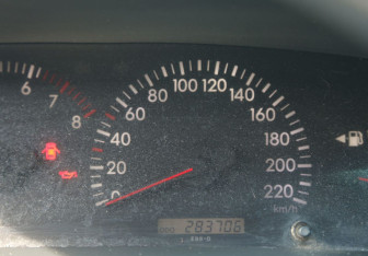 Подержанный автомобиль Toyota Corolla Sedan 2004 года (17 фото)
