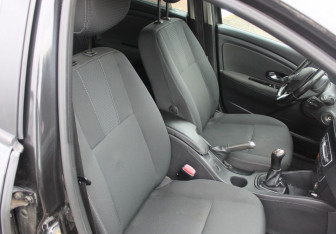 Подержанный автомобиль Renault Fluence 2011 года (12 фото)