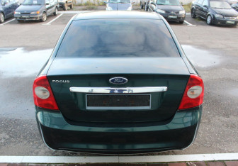 Подержанный автомобиль Ford Focus Sedan 2008 года (6 фото)