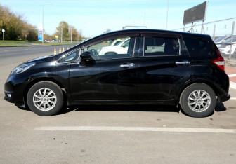 Подержанный автомобиль Nissan Note 2017 года (8 фото)
