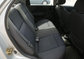 Подержанный автомобиль Chevrolet Aveo Sedan 2005 года (11 фото)