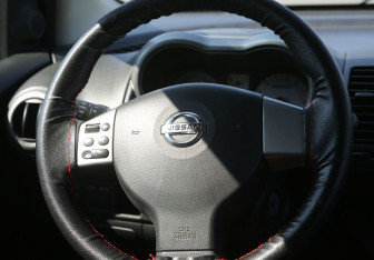 Подержанный автомобиль Nissan Note 2008 года (16 фото)