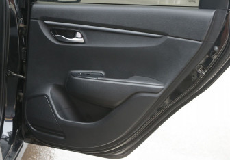 Подержанный автомобиль Kia Rio Sedan 2017 года (15 фото)