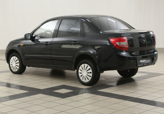Подержанный автомобиль LADA (ВАЗ) Granta Sedan 2013 года (2 фото)