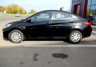 Подержанный автомобиль Hyundai Solaris Sedan 2013 года (8 фото)