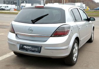 Подержанный автомобиль Opel Astra Hatchback 2007 года (6 фото)