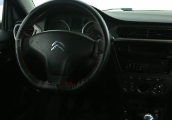 Подержанный автомобиль Citroen C-Elysee 2013 года (14 фото)