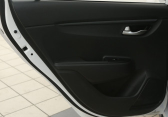 Подержанный автомобиль Kia Rio Hatchback 2021 года (20 фото)