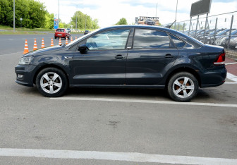 Подержанный автомобиль Volkswagen Polo Sedan 2017 года (8 фото)