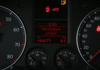 Подержанный автомобиль Volkswagen Touran 2005 года (17 фото)