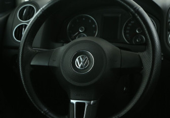 Подержанный автомобиль Volkswagen Golf Plus 2010 года (16 фото)