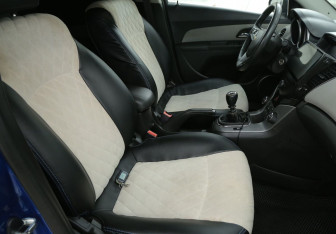 Подержанный автомобиль Chevrolet Cruze Sedan 2011 года (10 фото)