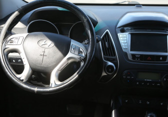Подержанный автомобиль Hyundai ix35 2013 года (14 фото)