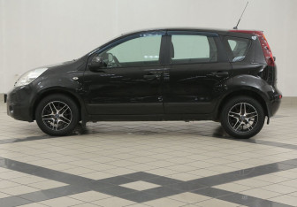 Подержанный автомобиль Nissan Note 2012 года (7 фото)