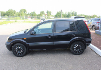 Подержанный автомобиль Ford Fusion 2006 года (4 фото)