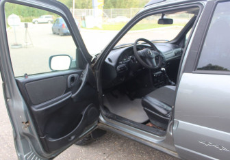 Подержанный автомобиль Chevrolet Niva 2011 года (9 фото)